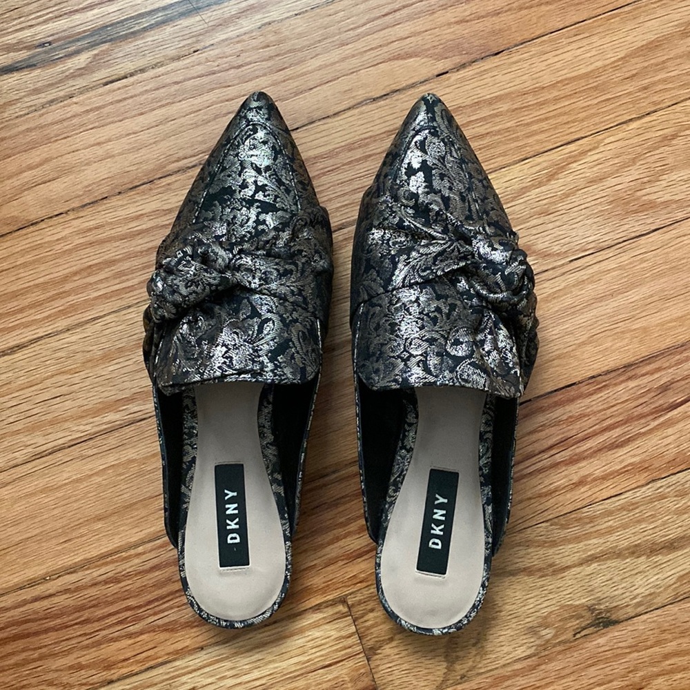 DKNY flat mule slides - black & gold